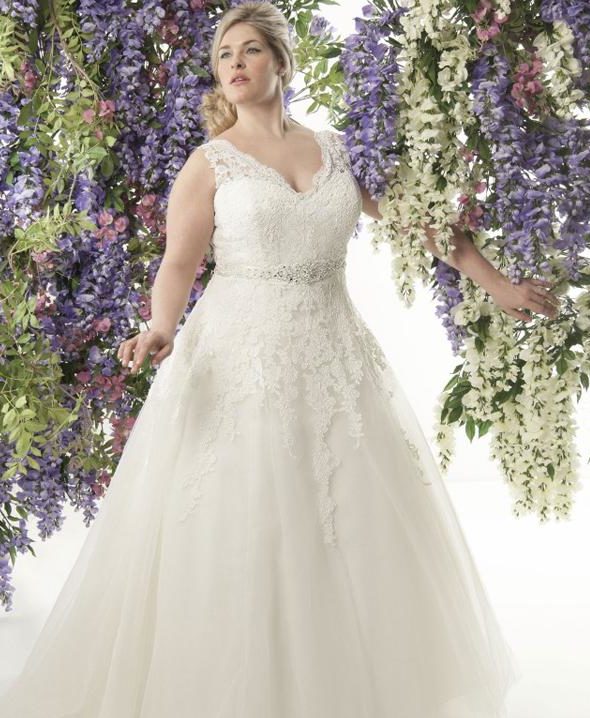 Trouwjurk grote maat Callista Santorini - Van Os trouwjurken. trouwjurk van jouw dromen vind je in onze bruidsmodewinkel