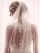 bruidsjurk-kim-achterzijde-blote-rug-bloem